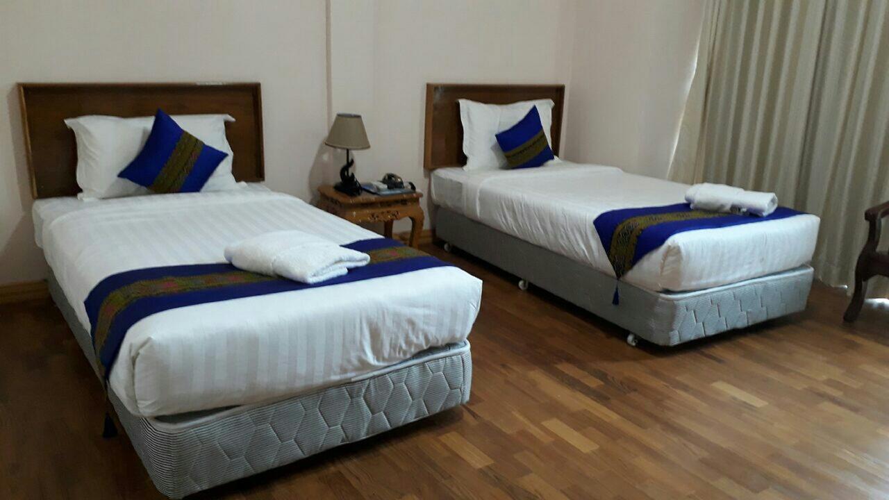 Famous Hotel Loikaw Exterior foto